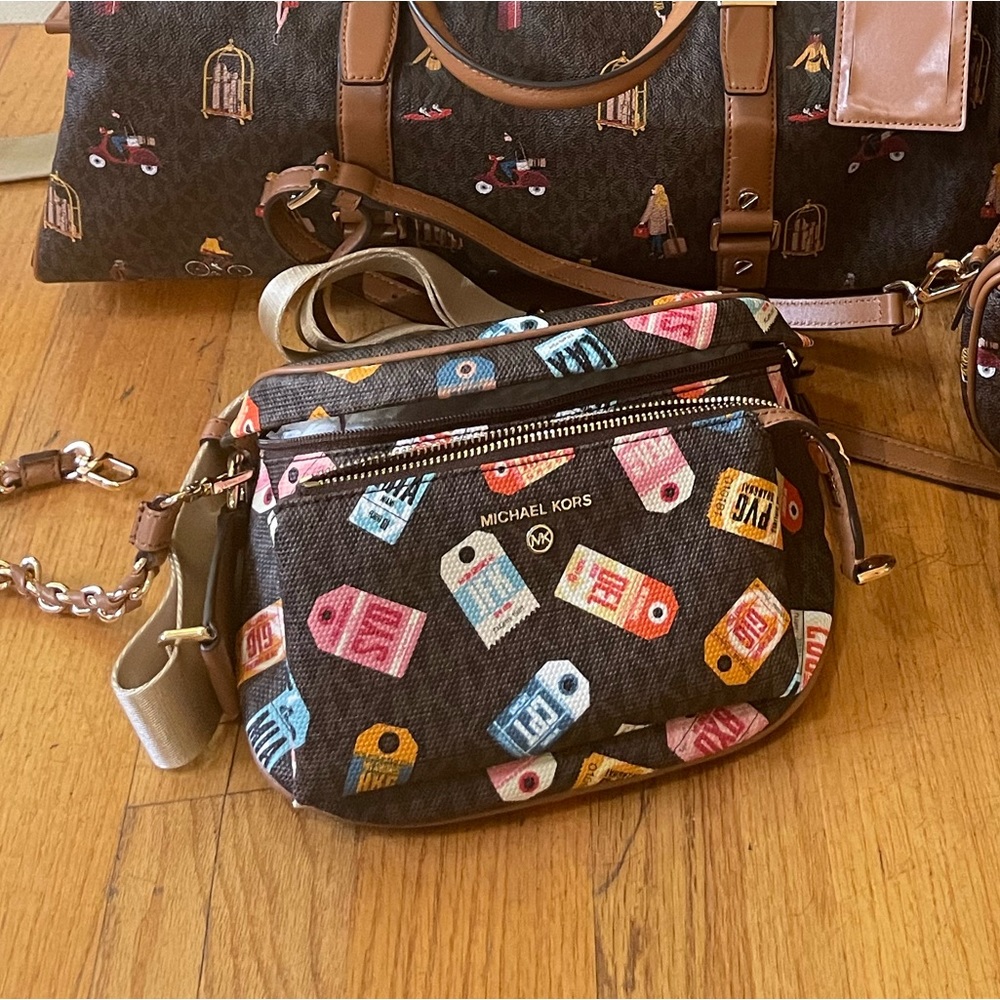 Michael Kors Signature Sling Pack Brand New